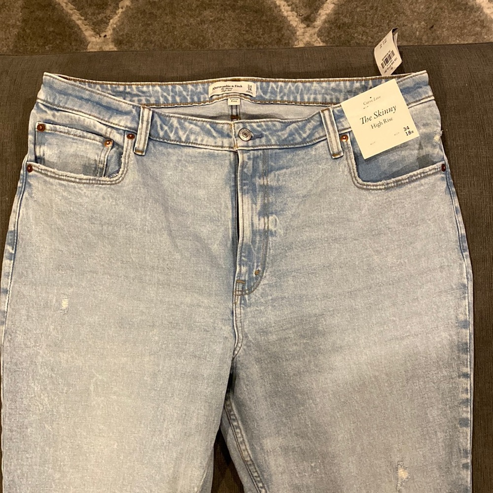 Abercrombie & Fitch, Curve Love, The Skinny, High Rise, size 34/18R, light wash